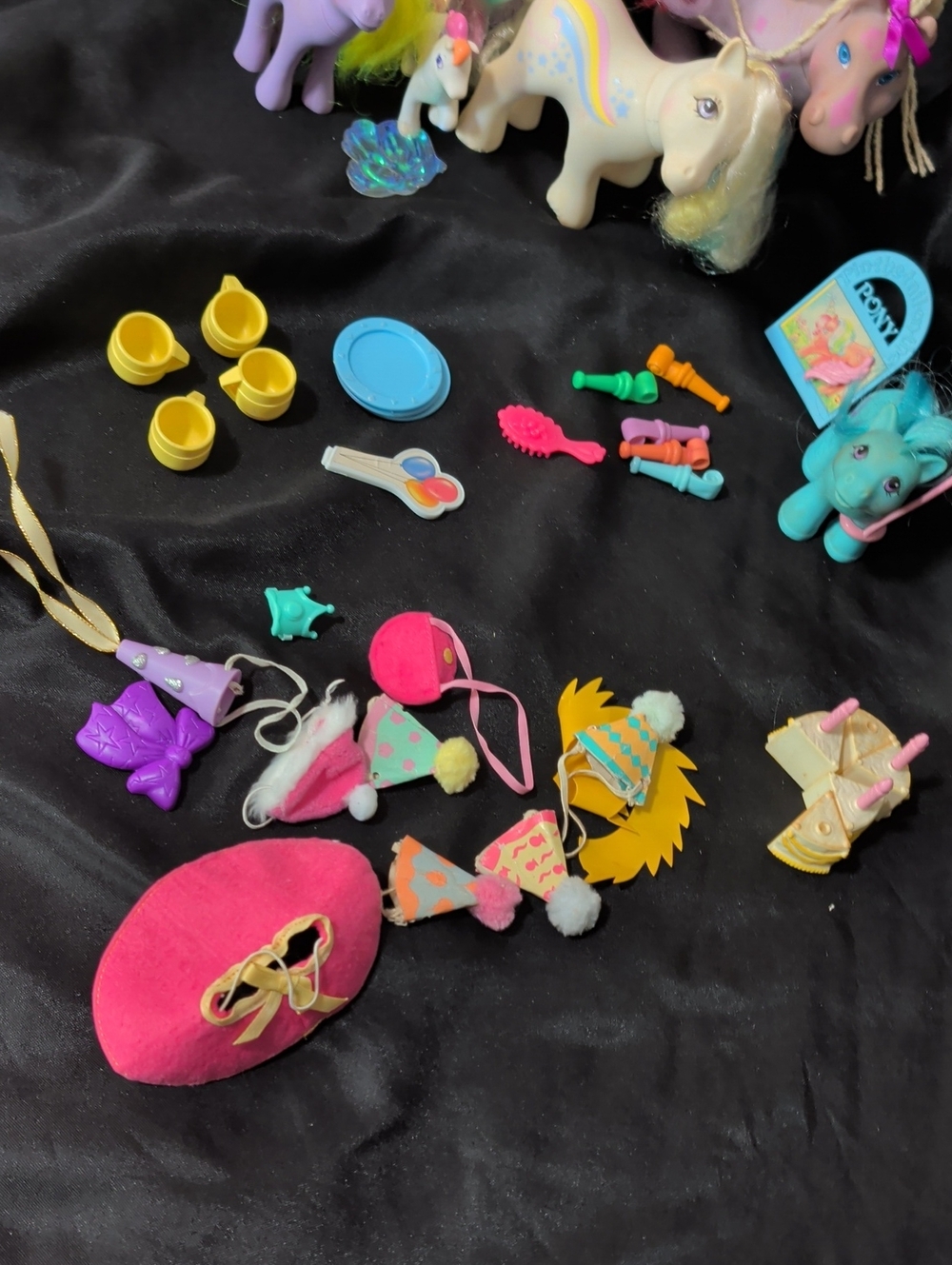 Vintage My Little Pony Lot! Birthday Party, Pony Clothes, And 6 Ponies! - Picture 9 of 11